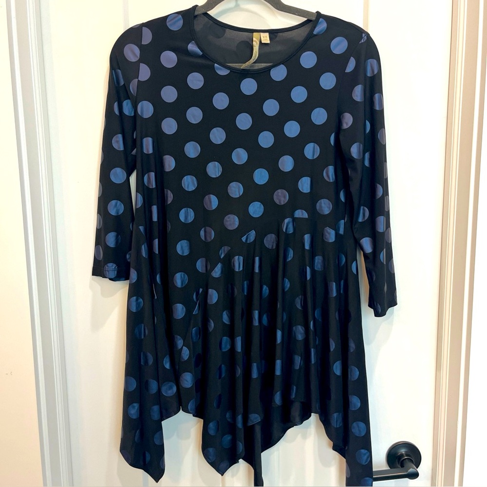 Comfy USA Women’s‎ Black Blue Dot Asymmetrical 3/4 Sleeve Blouse Top Tunic Sz XS